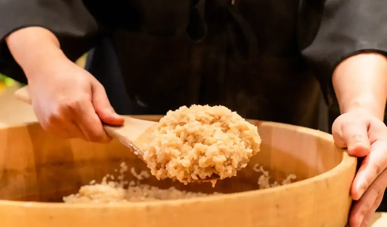 Gotujesz ryż do sushi? Z 500g ryżu wyjdzie ok. 10-12 rolek, w zależności od wielkości i dodatków.