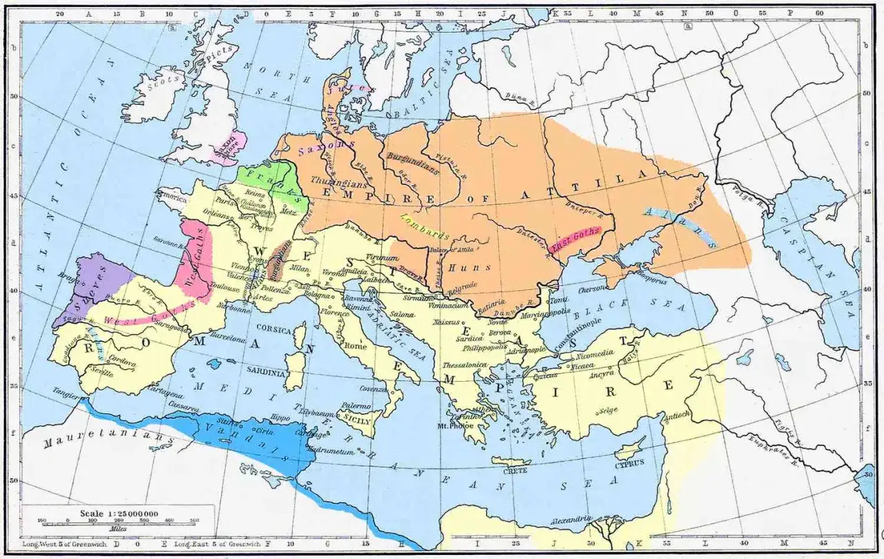 Mapa Europy i basenu Morza Śródziemnego z zaznaczonymi plemionami, w tym Hunami. Pokazuje zasięg Imperium Attyli.