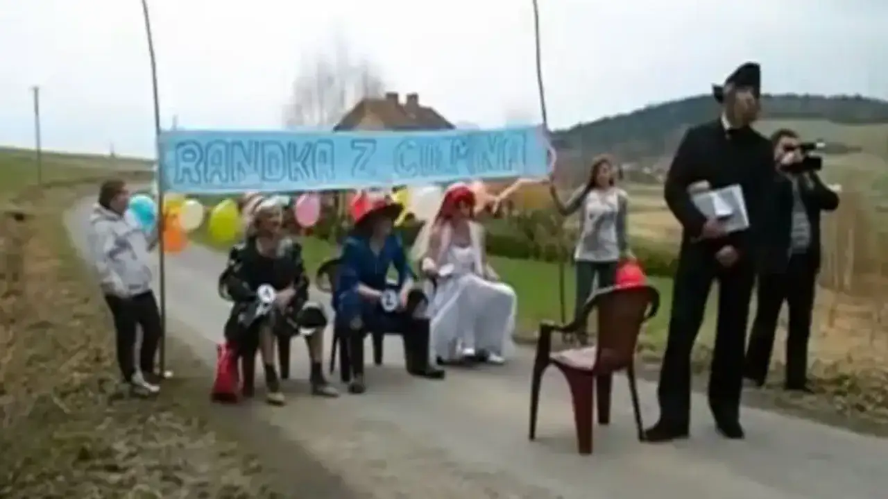 Na bramie weselnej, gdzie odbywa się