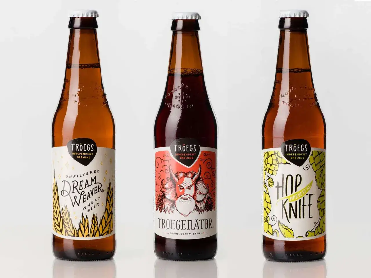 Trzy butelki piwa kraftowego Tröegs: Dream Weaver, Troegenator i Hop Knife.