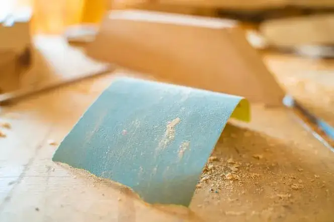 Zdjęcie Jak odnowić boazerię lakierowaną: 5 skutecznych metod DIY