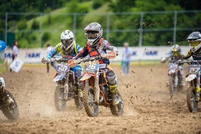 Zdjęcie Supermoto czy enduro – kluczowe różnice, które musisz znać