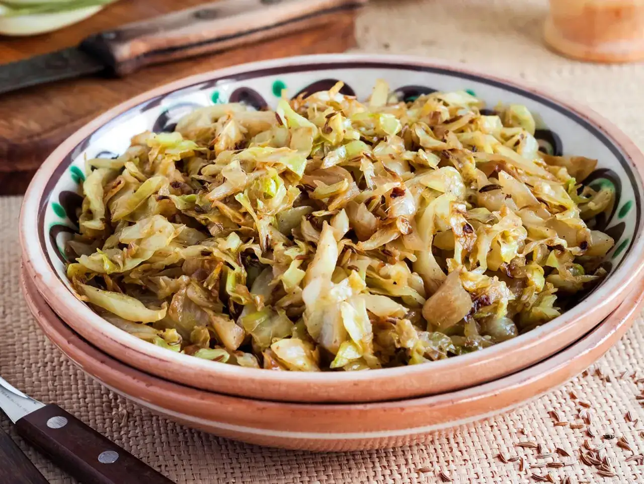 Ged&uuml;nsteter Spitzkohl mit K&uuml;mmel, eine k&ouml;stliche Idee f&uuml;r Spitzkohl Rezepte.