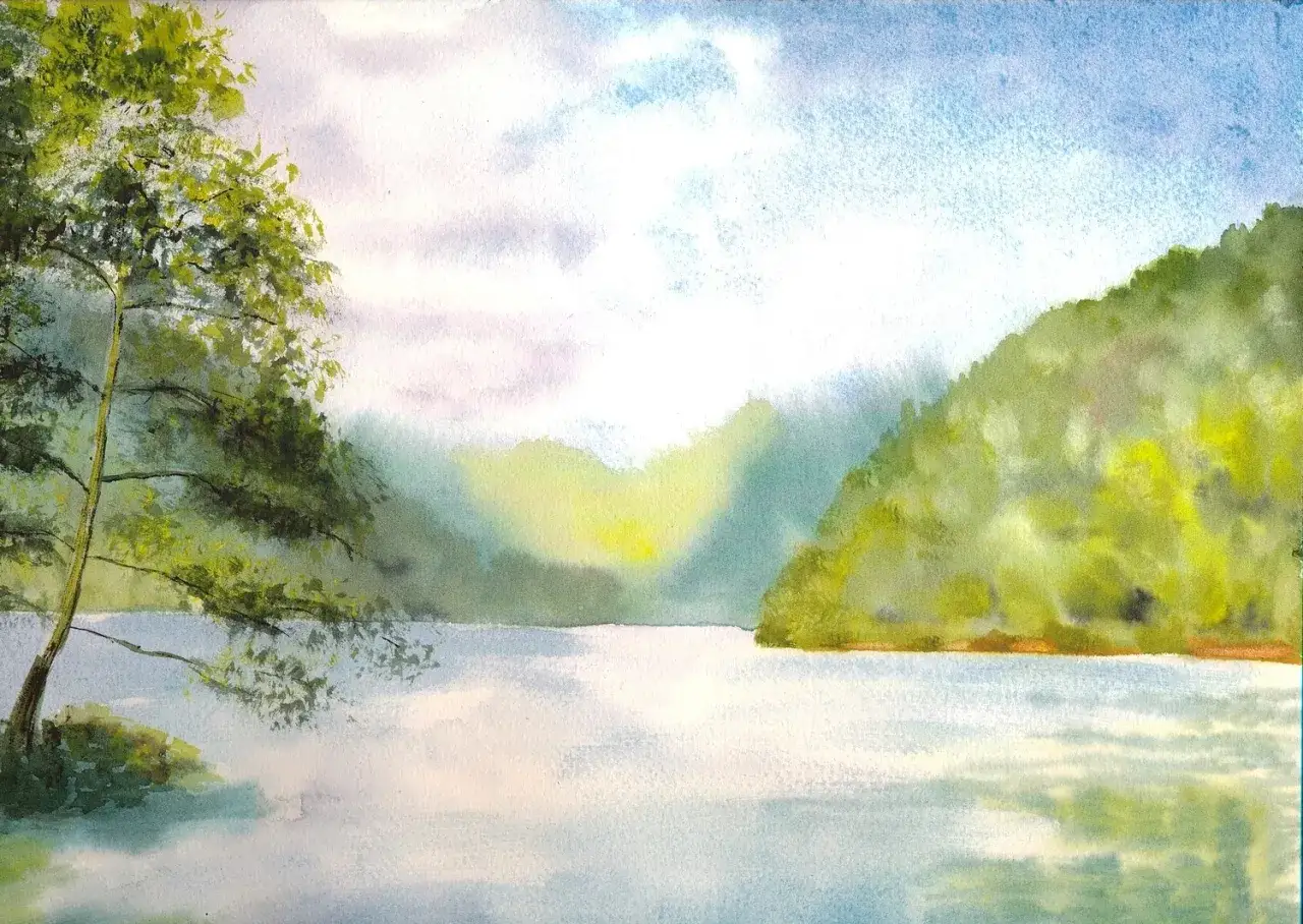 Une aquarelle peinture d'un lac paisible bordé de collines verdoyantes et d'un arbre feuillu.