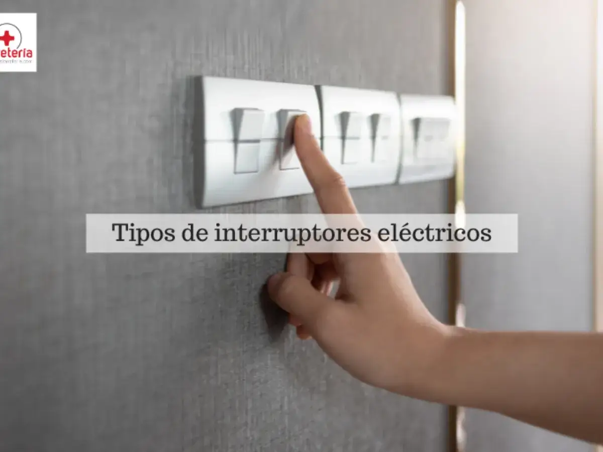 Mano presionando un interruptor eléctrico, que es un dispositivo para controlar el flujo de electricidad.