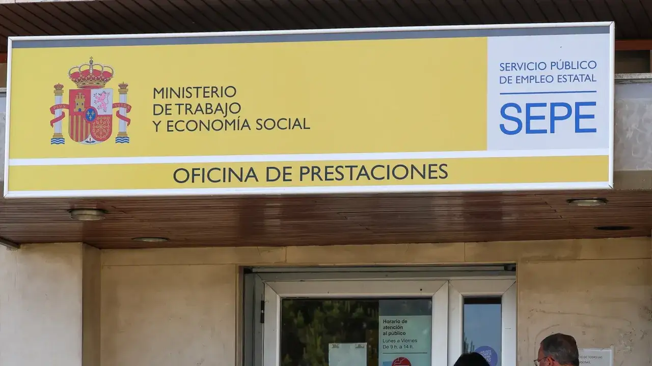 Cartel del SEPE, Servicio Público de Empleo Estatal, Oficina de Prestaciones. Un lugar donde se gestiona el paro único.