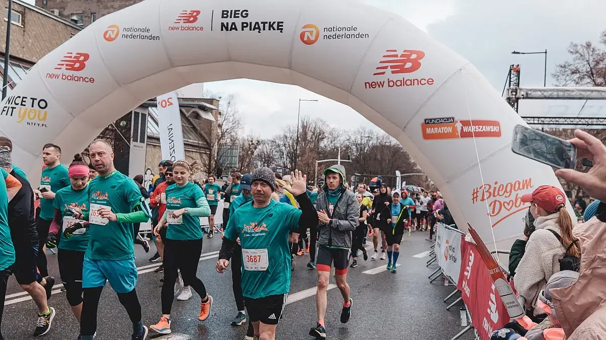 Biegacz na mecie biegu na 5 km