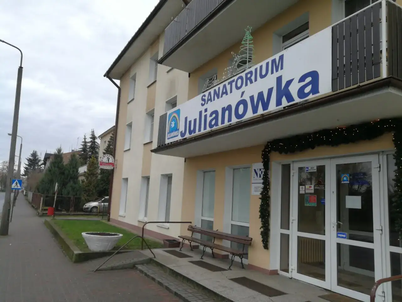 Sanatorium Julianówka Ciechocinek budynek z zewnątrz