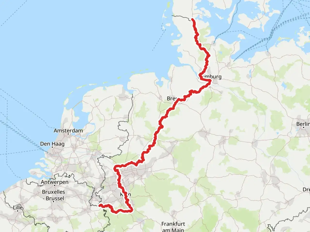 Trasa rowerowa Velo Metropolis biegnie przez północne Niemcy i Holandię, łącząc miasta takie jak Hamburg, Brema i Amsterdam.