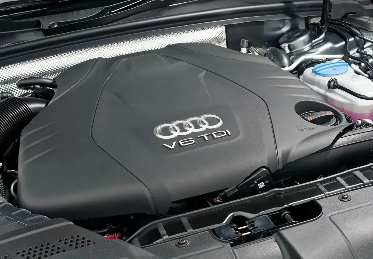 Silnik V6 TDI w Audi A4 B8. Typowe usterki tego silnika mogą dotyczyć układu wtryskowego lub turbosprężarki.