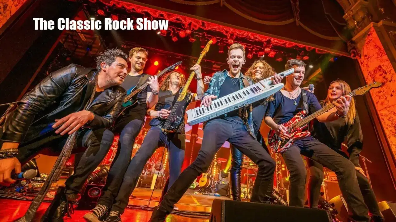 Zespół grający na żywo, przypominający stare zespoły rockowe. Wokalista z klawiszami, gitarzyści i basista w akcji.