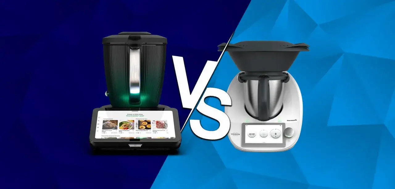 Dwa roboty kuchenne Thermomix obok siebie. Zastanawiasz się, ile wat ma Thermomix?