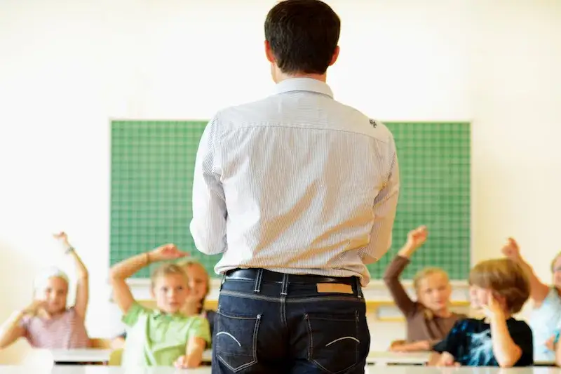 Zdjęcie Czy nauczyciel może nagrywać uczniów na lekcji? Zasady i konsekwencje
