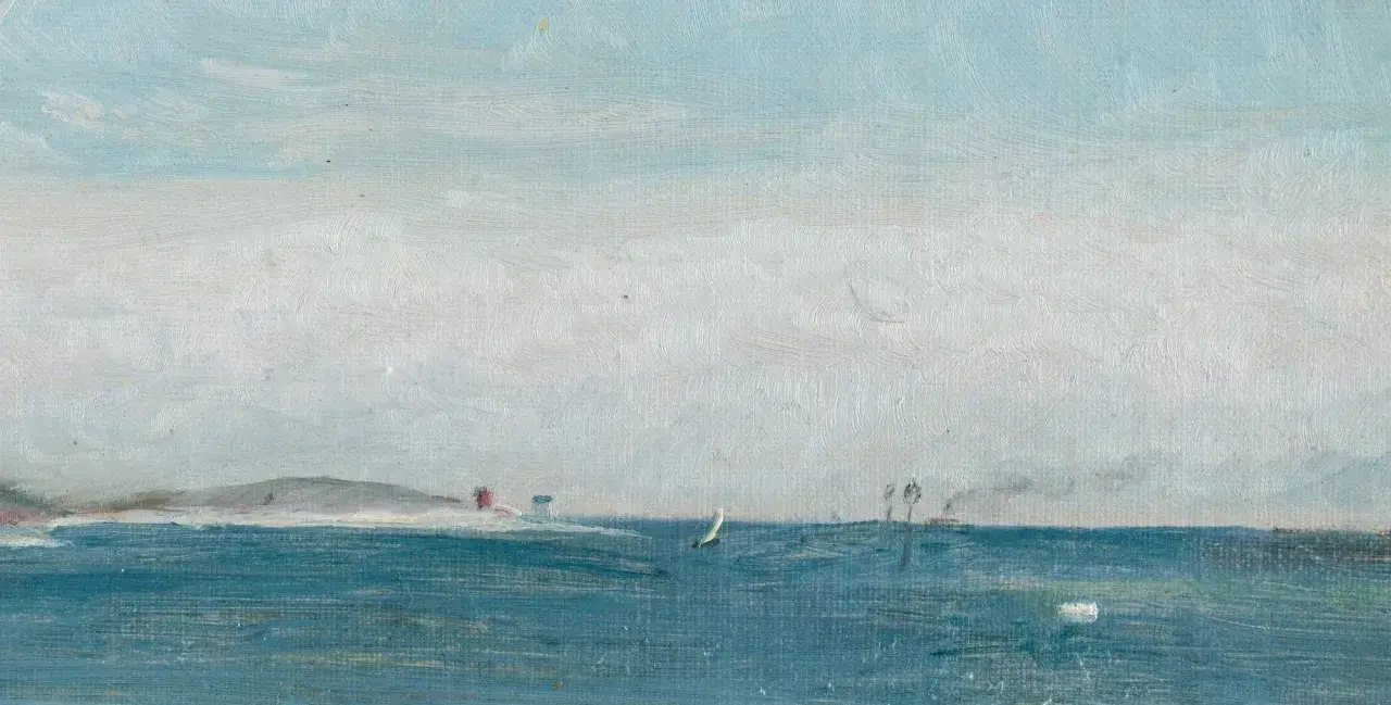 En impressionistisk vy &ouml;ver havet med en segelb&aring;t, en &ouml; med r&ouml;da och bl&aring; byggnader, och en molnig himmel. En av m&aring;nga strindberg tavlor.
