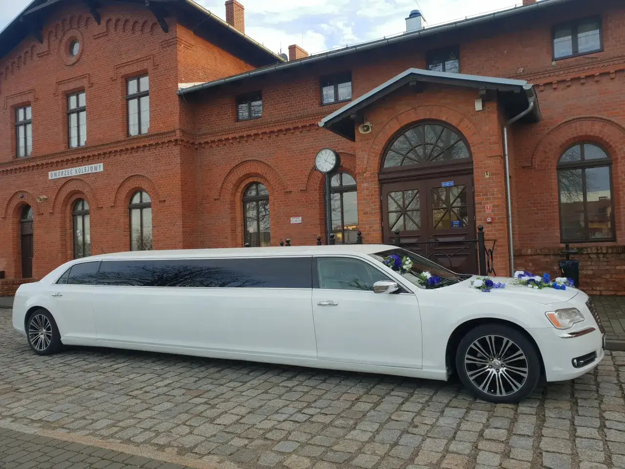 luksusowa limuzyna ślubna