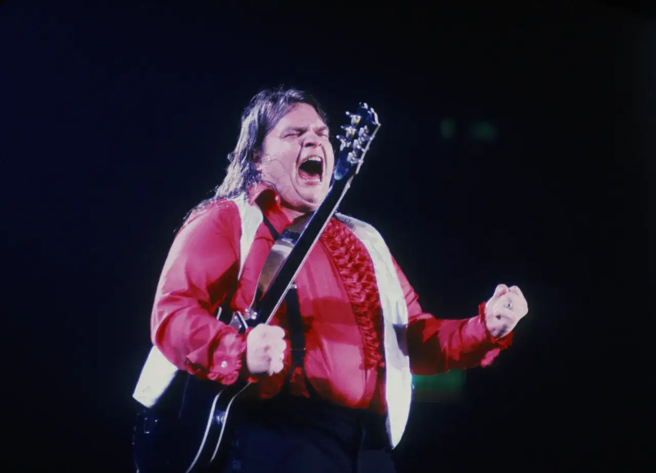 Meat Loaf singt mit voller Inbrunst auf der B&uuml;hne, seine Stimme ist legend&auml;r. Die Todesursache ist noch nicht bekannt.