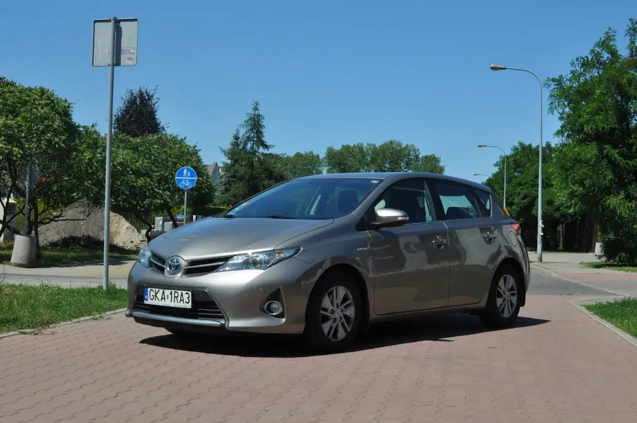 Sprawdzanie używanej Toyoty Auris Hybrid