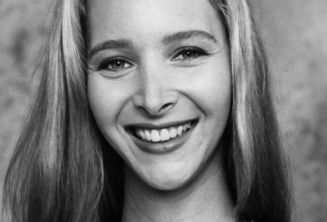 Uśmiechnięta Lisa Kudrow, zanim stała się sławna, pracowała jako asystentka w gabinecie lekarskim.