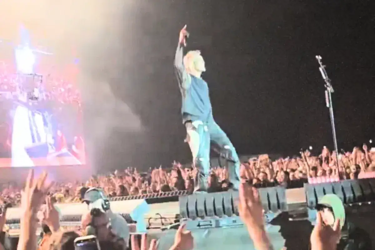 Chester Bennington z Linkin Park Polska na koncercie, tłum szaleje.