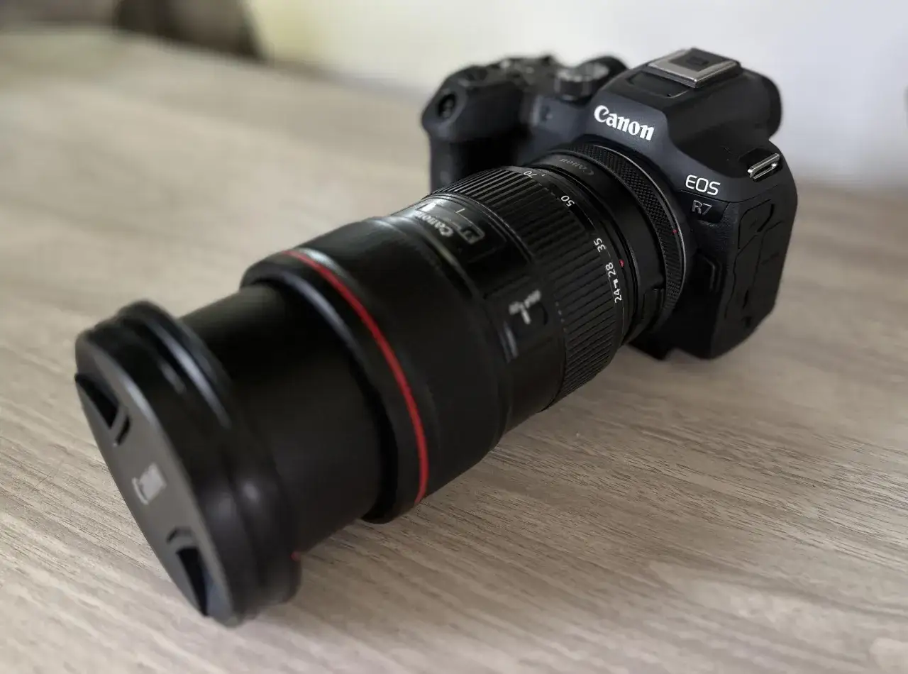 Canon EOS R7 camera with a versatile RF 24-105mm lens, a great choice for capturing stunning images with one of the best L series lenses.