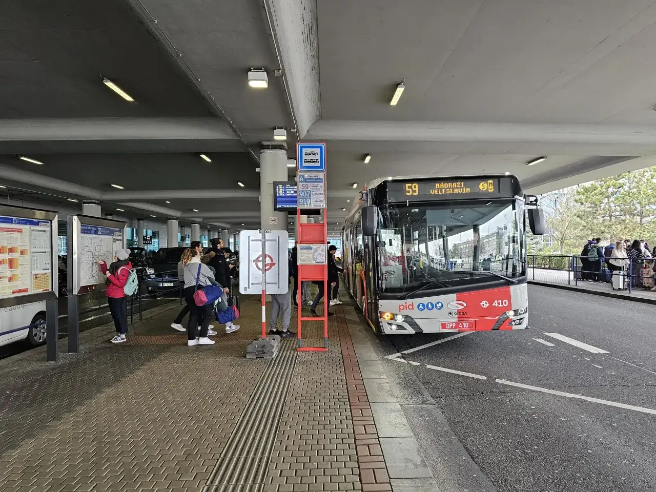 dojazd lotnisko praga trolejbus