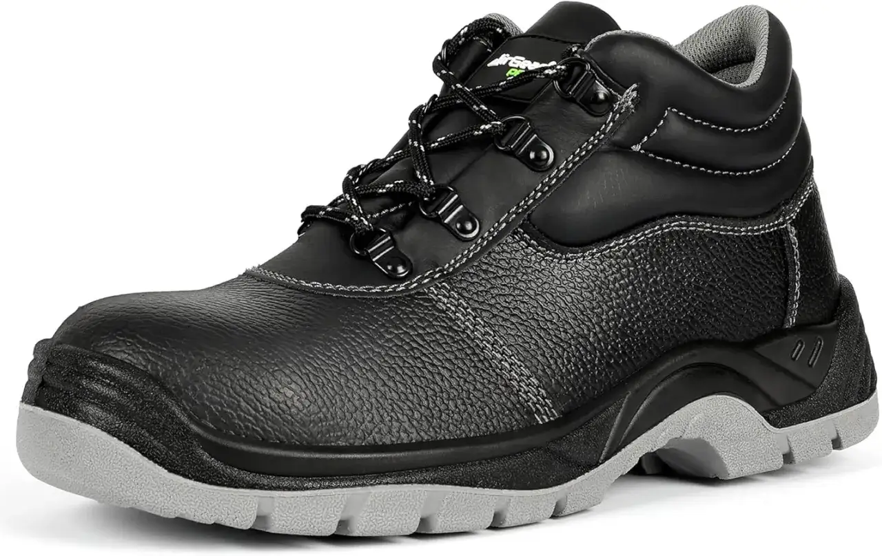 Bota de seguridad negra con cordones, puntera reforzada y suela gris. El s3 src significado indica alta protección y resistencia al deslizamiento.