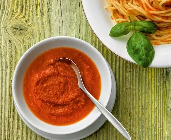Thermomix gotujący sos pomidorowy