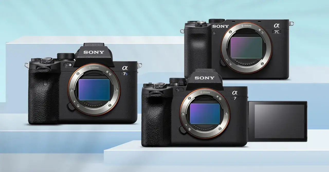 Trzy aparaty Sony Alpha, w tym pierwszy aparat z serii, prezentują swoje matryce.