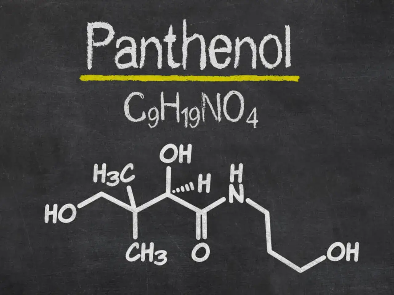 Struktura chemiczna Panthenolu (C9H19NO4) na tablicy.