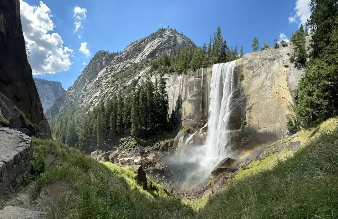 Park Narodowy Yosemite wodospady i granitowe skały