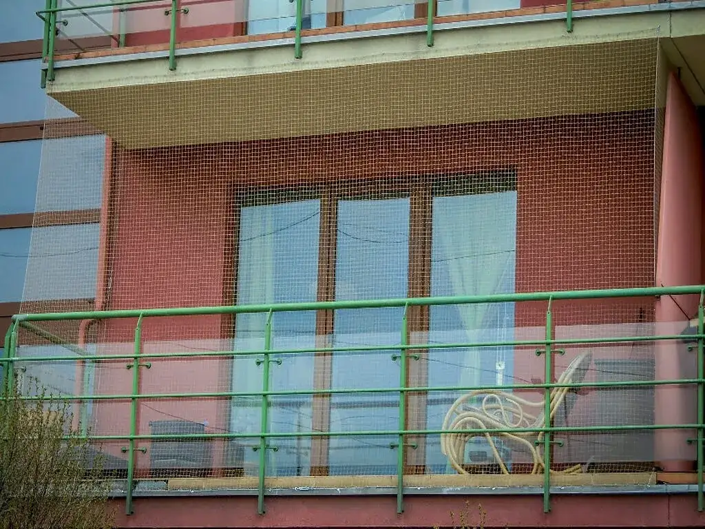siatka ochronna na balkon przed ptakami