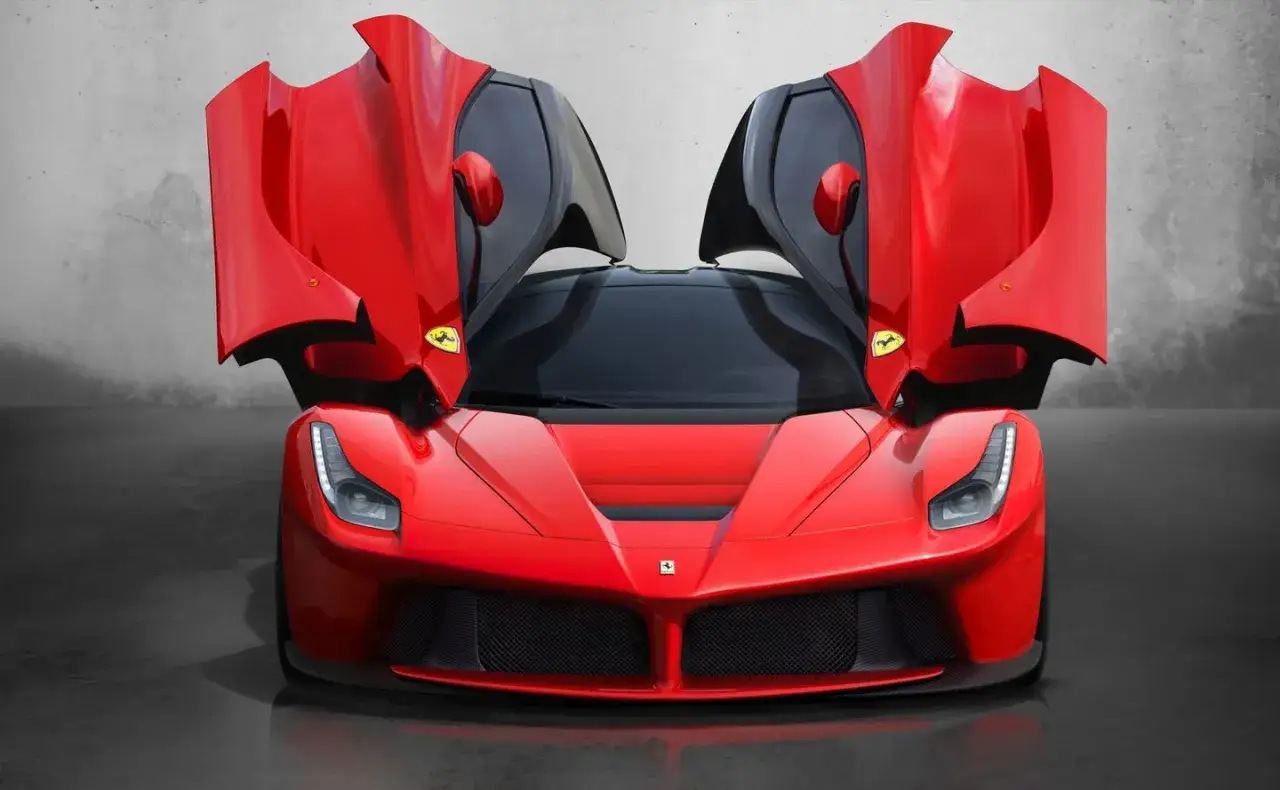 Nowe modele Ferrari w salonie