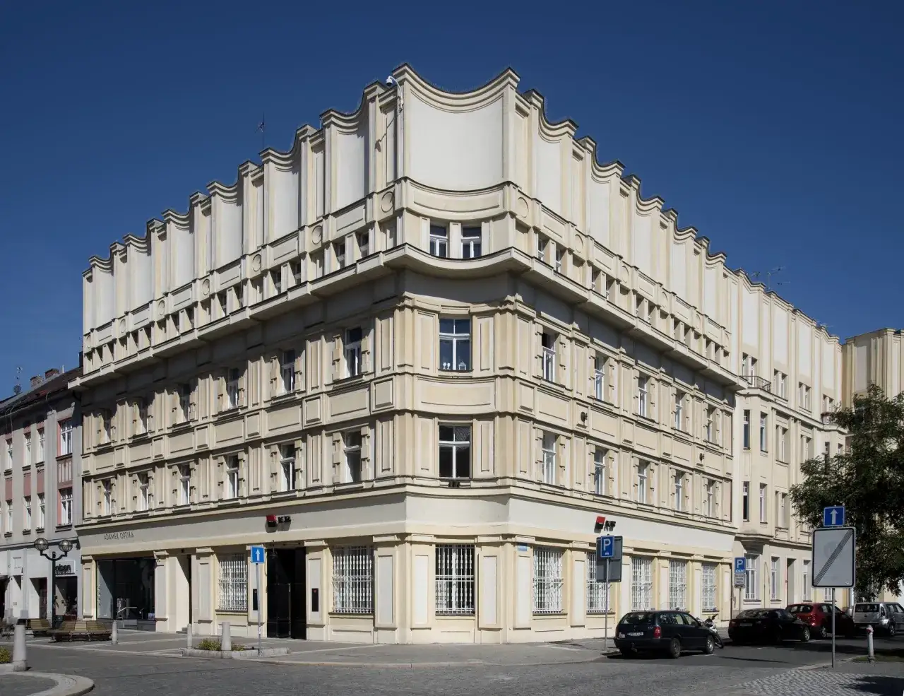Hradec Kr&aacute;lov&eacute; architektura modernistyczna Josef Goč&aacute;r