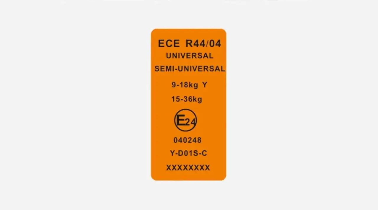 Orange Aufkleber mit ECE R44/04 Zulassung f&uuml;r Kindersitze, Gewichtsklassen 9-18kg und 15-36kg.