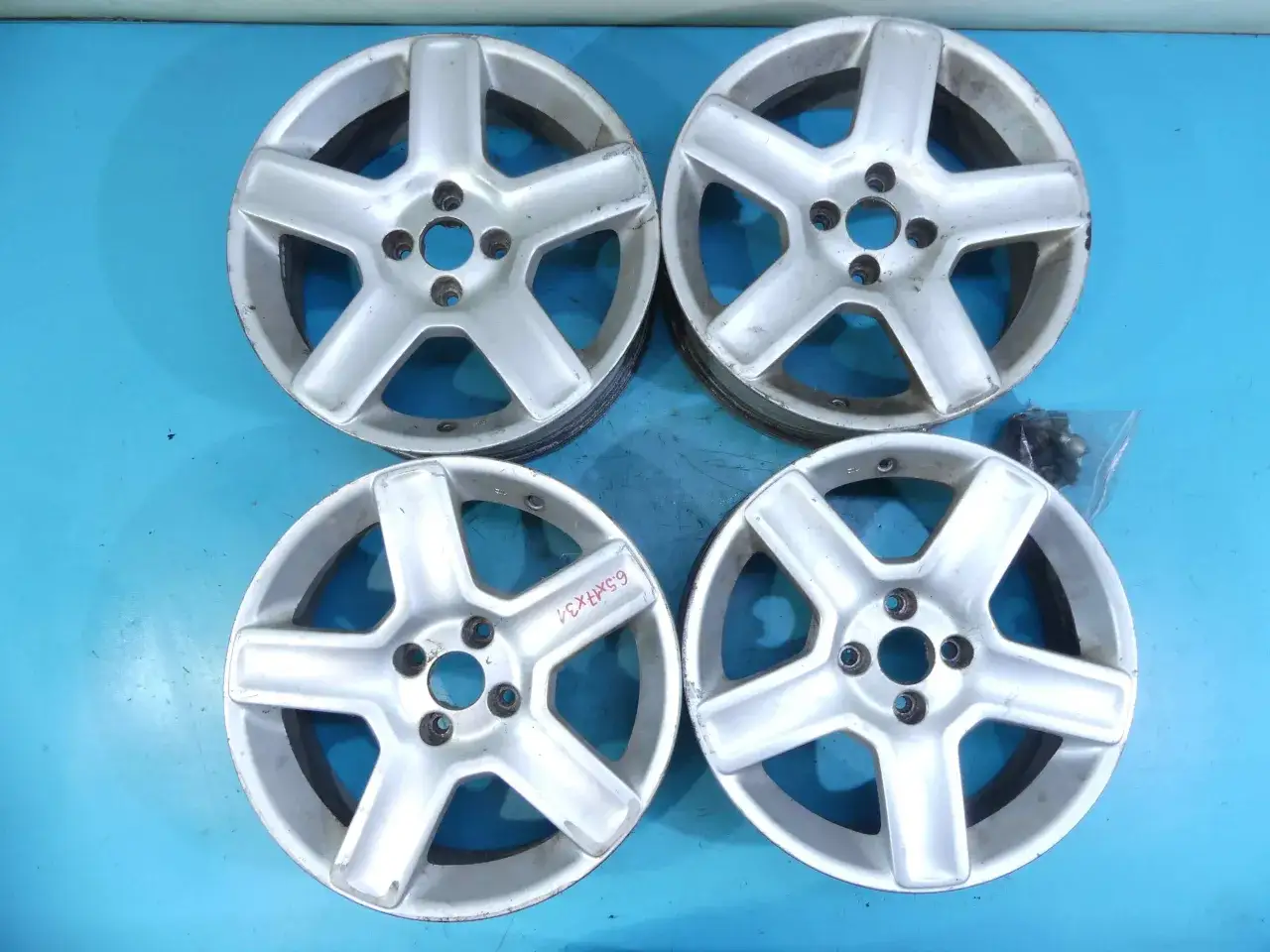 Cztery felgi aluminiowe do Peugeota 307, rozmiar opon 6.5Jx17.