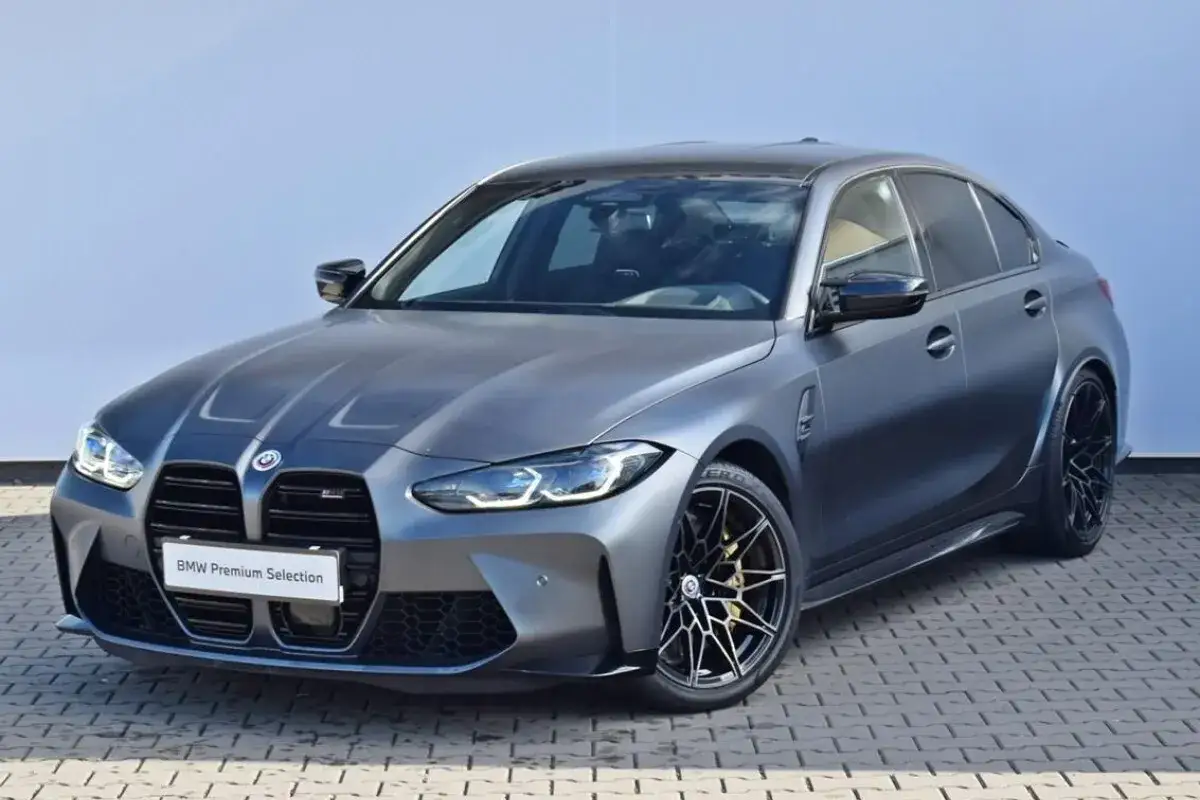 Szary BMW M3 Competition na sprzedaż. Sprawdź aktualną bmw m3 cena i wyposażenie.