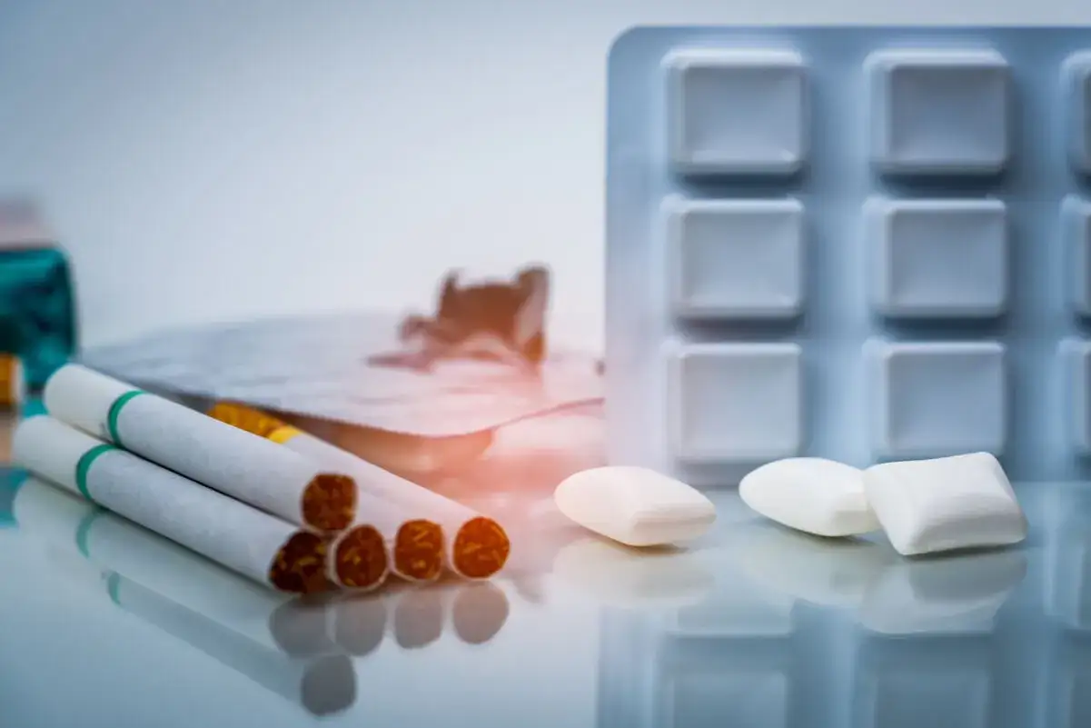 Cigarrillos y chicles de nicotina, un recordatorio de los peligros de la sobredosis nicotina.