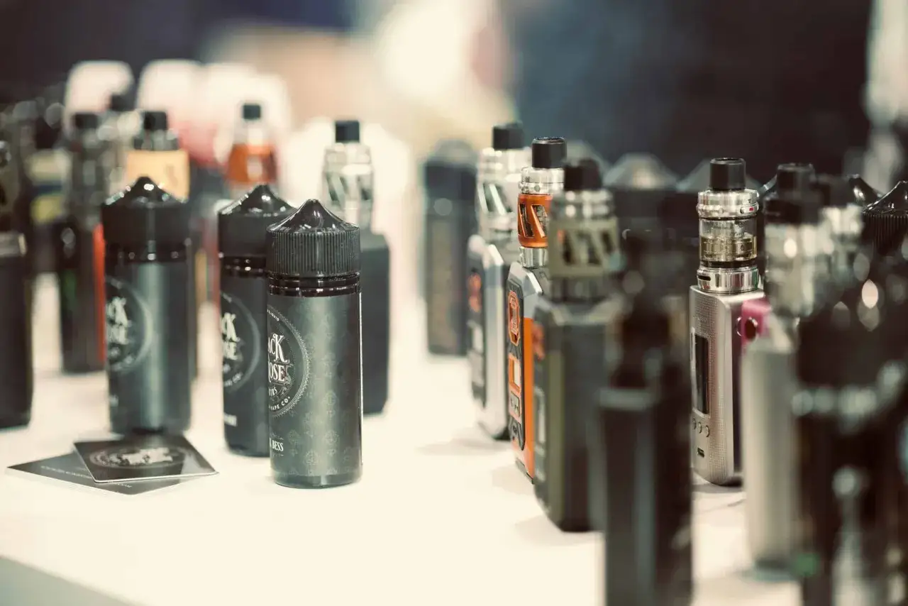 Líquidos para vapear, incluyendo botellas de