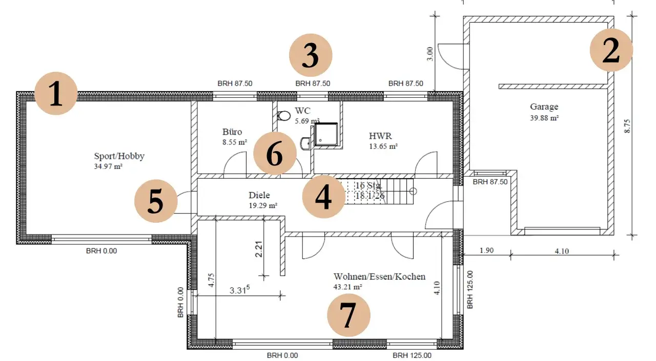 Bauzeichnung Grundriss eines Hauses mit Garage. Räume wie Sport/Hobby, Büro, WC, HWR, Diele, Wohnen/Essen/Kochen und Garage sind markiert.