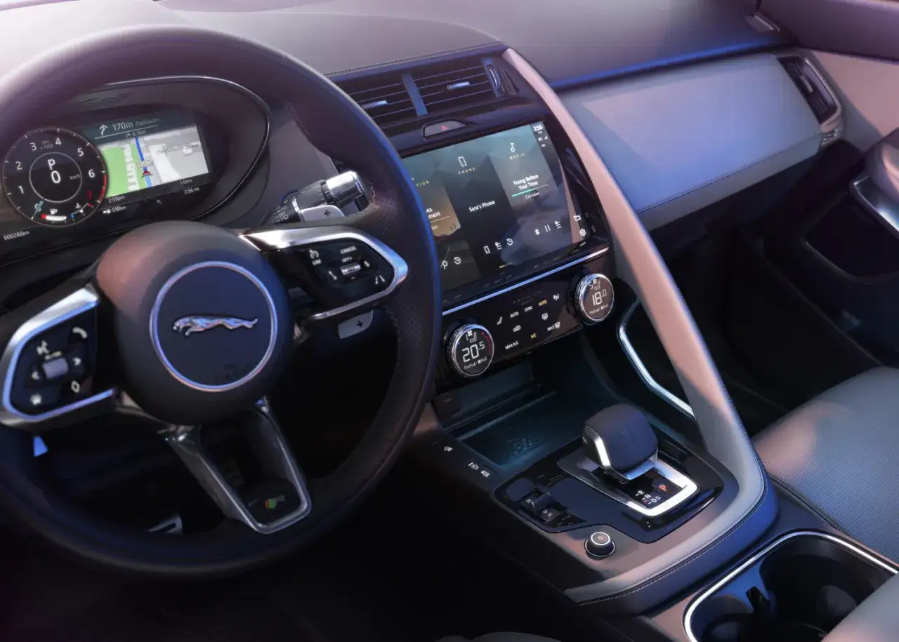 Jaguar E-Pace wnętrze Pivi Pro