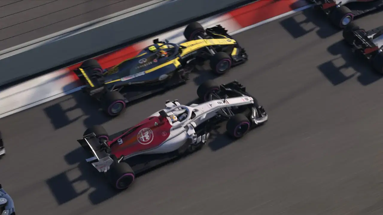 Wyścig F1 2018: Alfa Romeo walczy z bolidem Renault na torze.