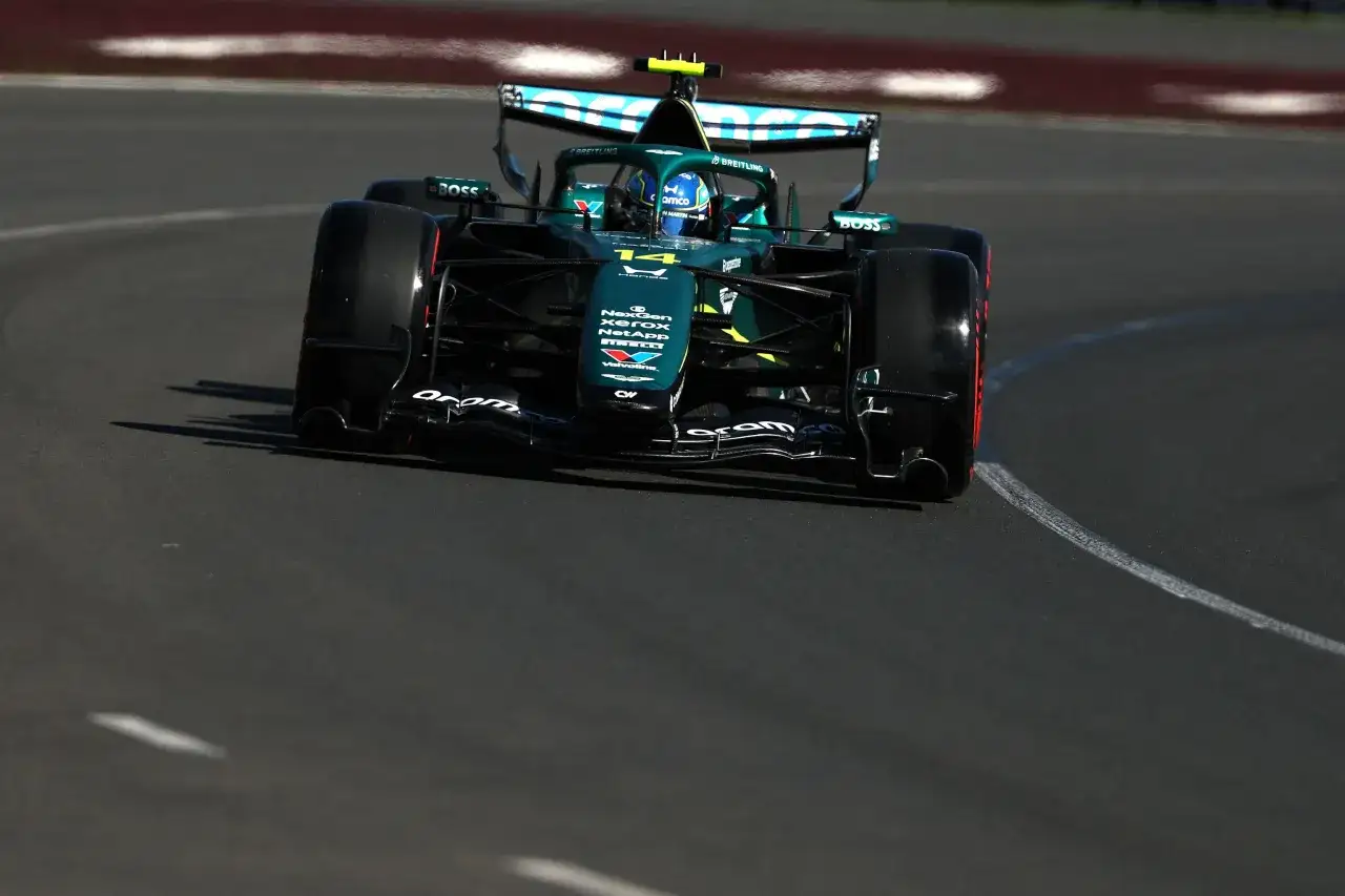 El coche de Fernando Alonso en acción. Últimas noticias del piloto español.