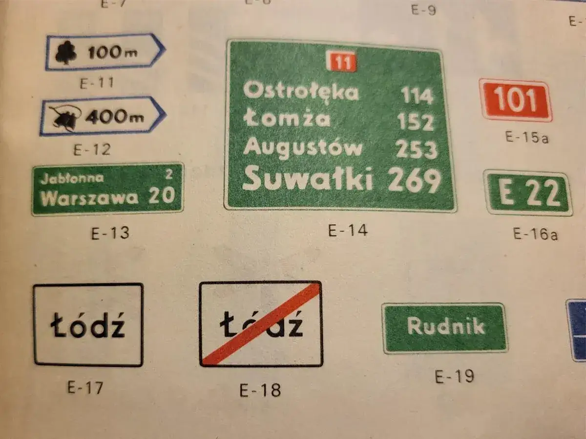 Zielony znak miejscowości z napisem 