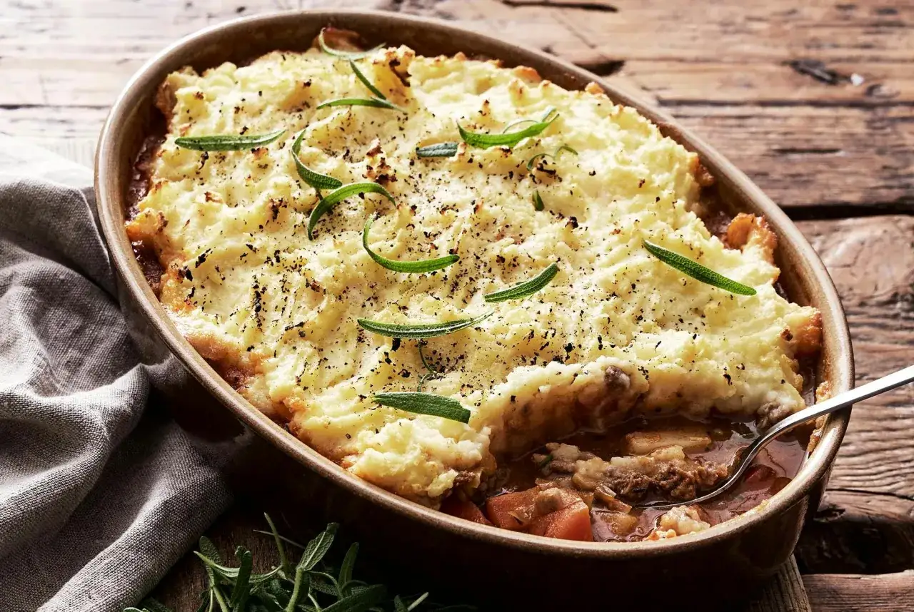 En h&auml;rlig cottage pie med kr&auml;migt potatismos, kryddad med rosmarin. Perfekt f&ouml;r ett mysigt middagsrecept.