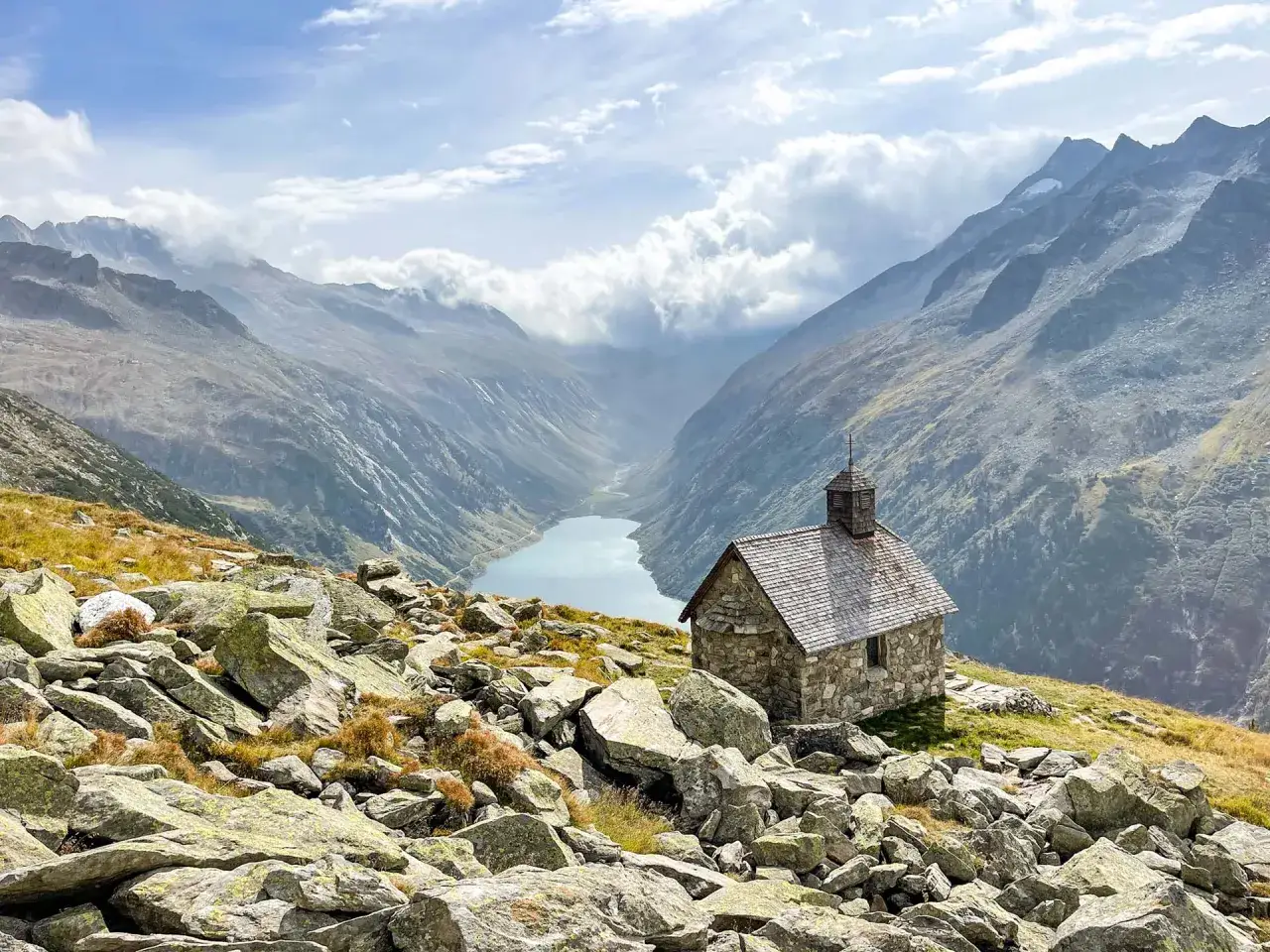 Kleine Kapelle im Zillertal, die an 