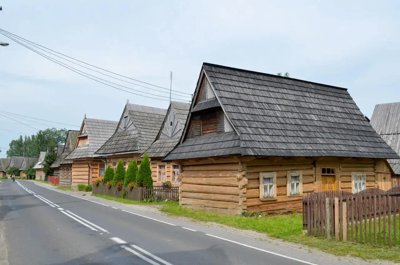 Drewniane domy w Chochołowie, tradycyjne atrakcje Podhala.
