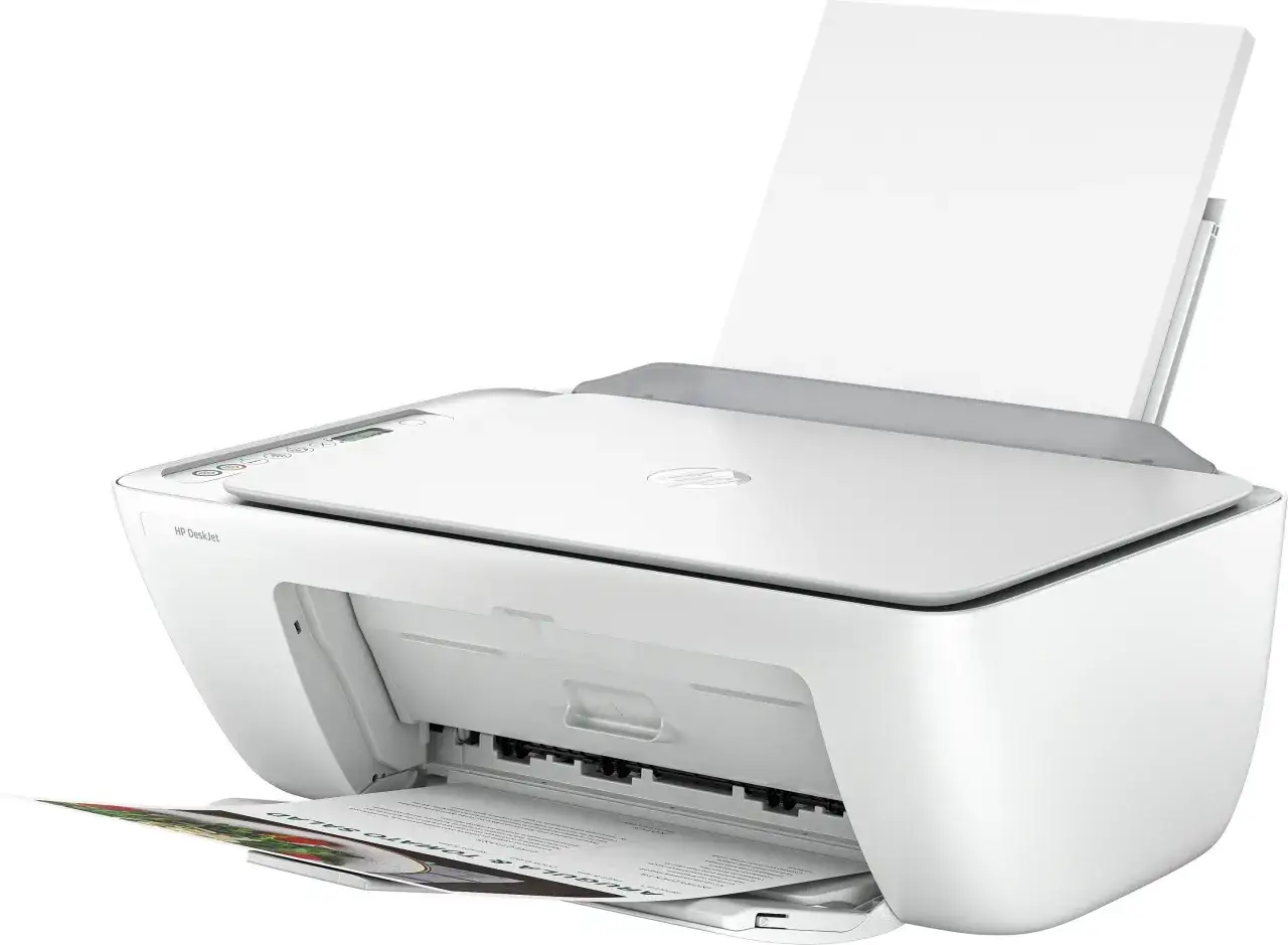 Biała drukarka HP DeskJet z papierem w podajniku i wydrukiem wychodzącym. Dowiedz się, jak drukować z telefonu na drukarce HP DeskJet.