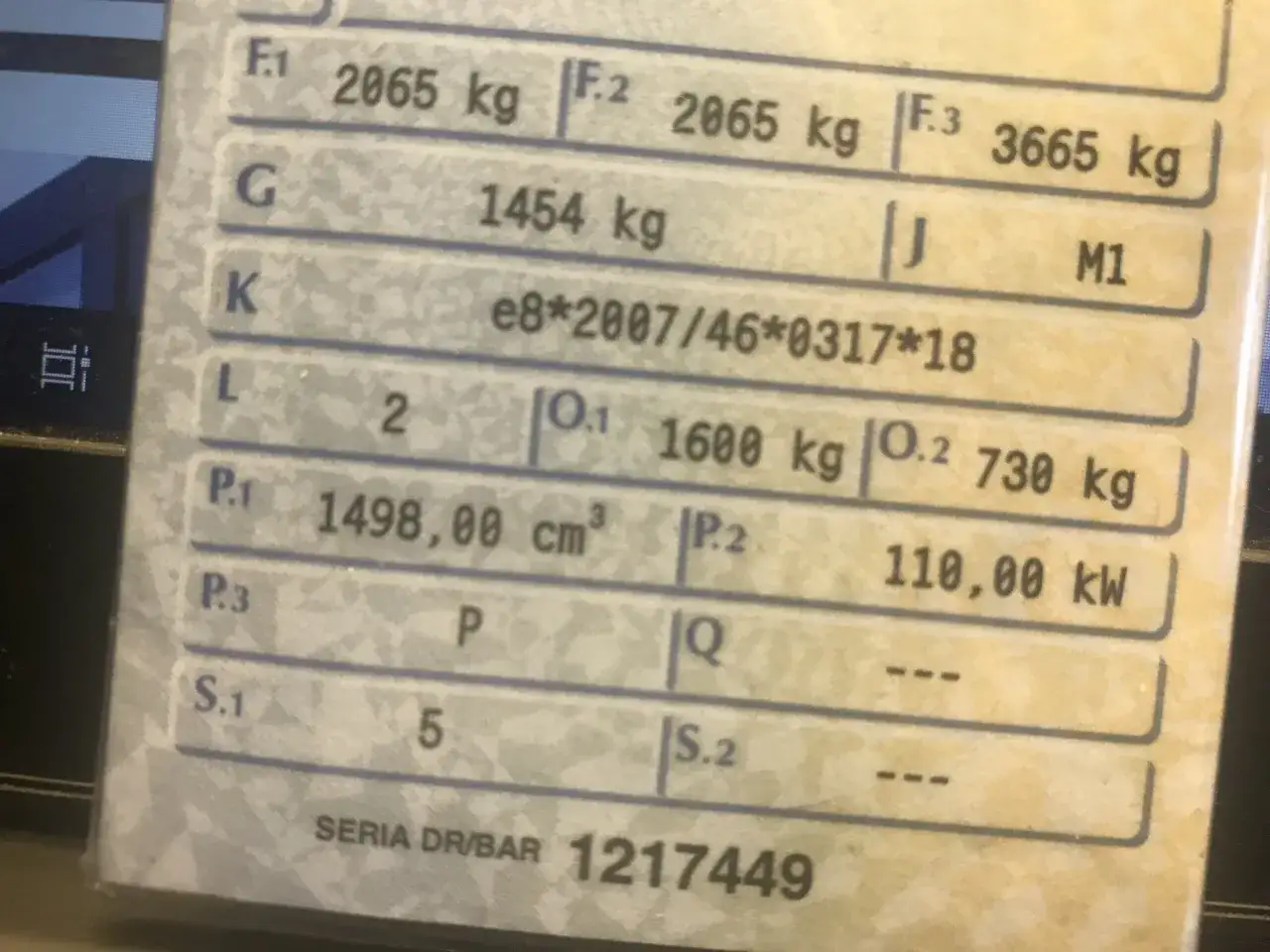 Dane techniczne pojazdu: F.1 2065 kg, F.3 3665 kg. Jak obliczyć dmc zespołu pojazdów? Suma F.1 i F.3 to 5730 kg.