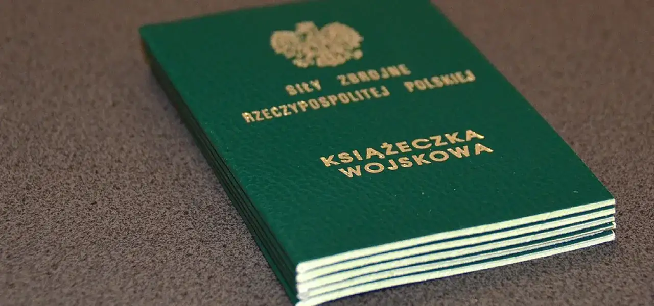 Zielona książeczka wojskowa z orłem i napisem 