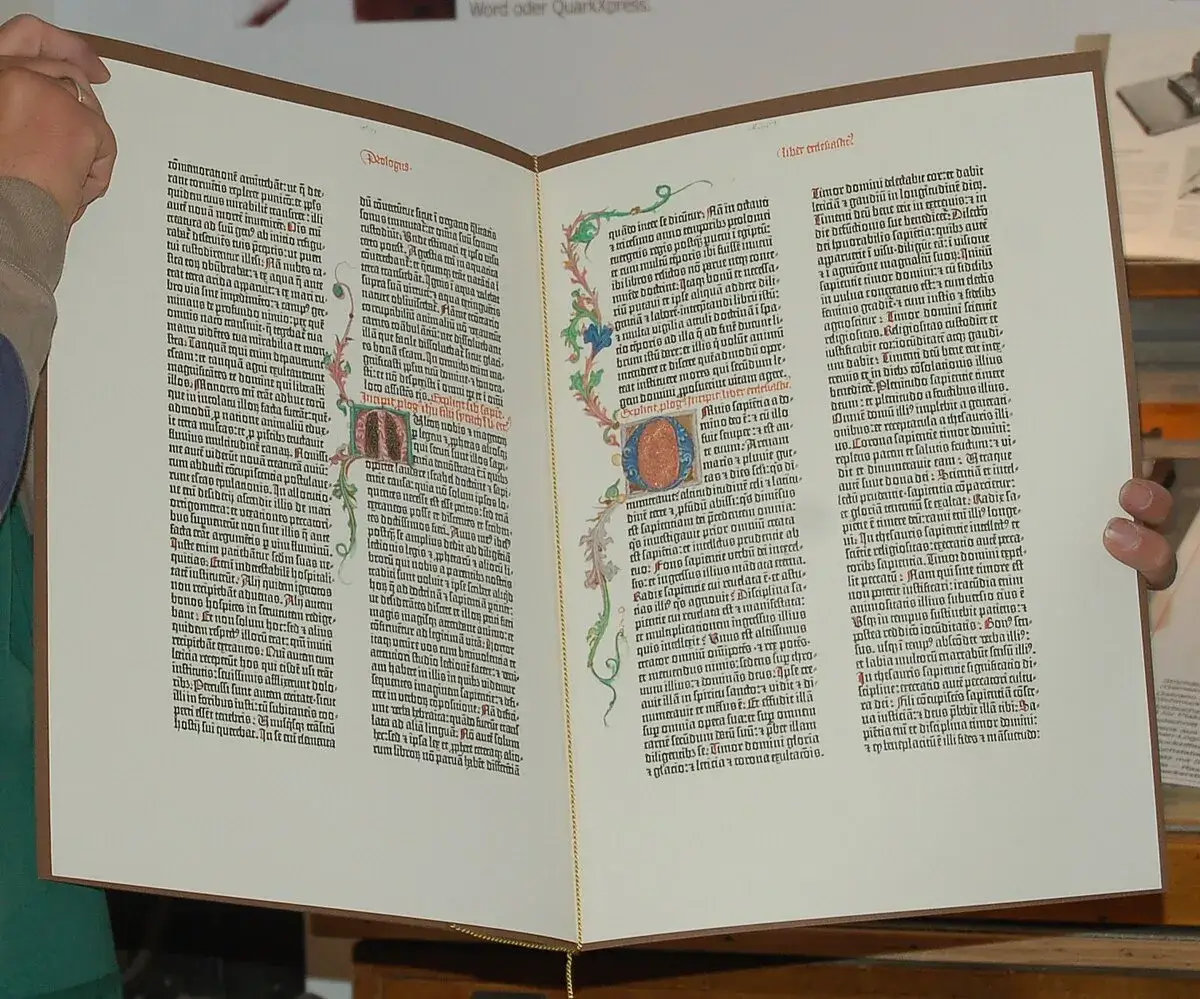 starożytny rękopis Biblii Septuaginta lub Wulgata